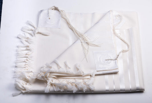 Tallit Tashbetz – Light Blue Shiny Silver Judaica Tallit