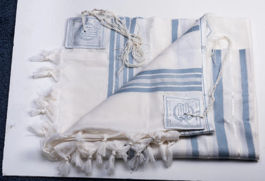 Tallit Tashbetz – Light Blue Shiny Silver Judaica Tallit