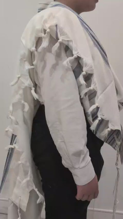 Tallit Bareket Barkat – blue light blue and silver stripes